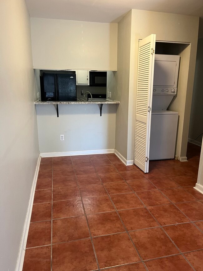 Washer & Dryer - 716 Saint Louis St