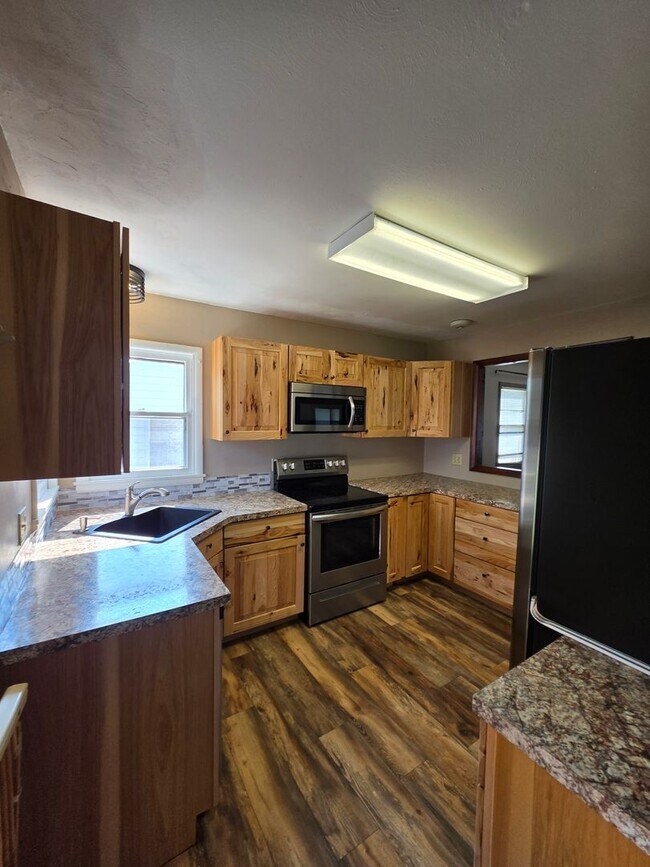Foto del edificio - Centrally Located Three-Bedroom, Two-Bathroom House for Rent!