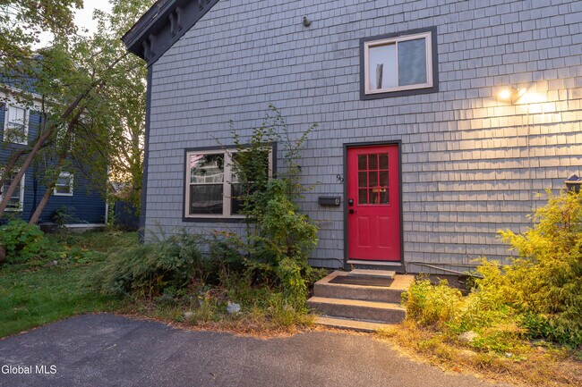 Foto del edificio - 99 Woodlawn Ave