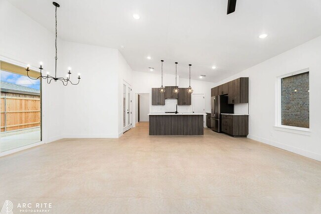 Foto del edificio - High End Luxury Home!