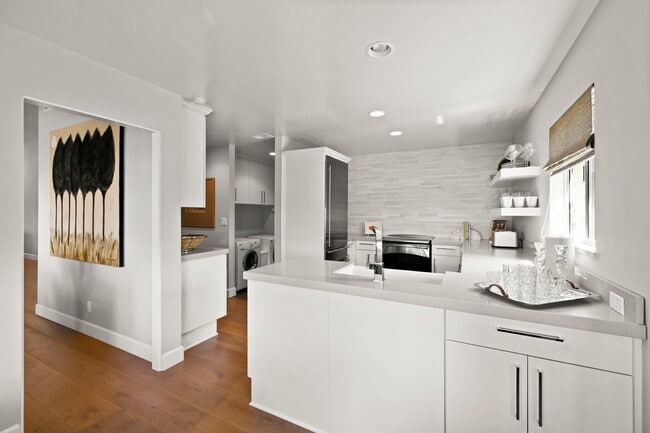 Building Photo - 118 Coronada Cir