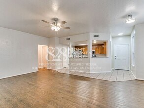 Building Photo - 2926 Oak Tree Ave