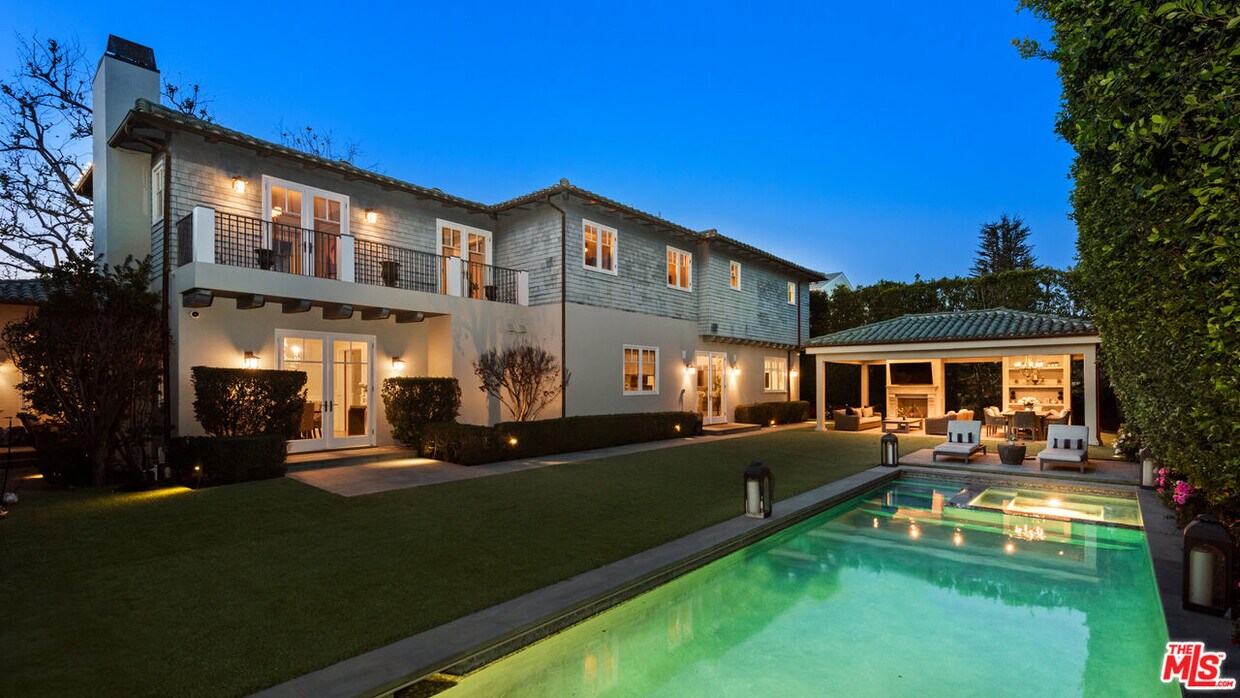 Primary Photo - 1064 Amalfi Dr