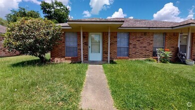 Building Photo - 813 Llano Pl