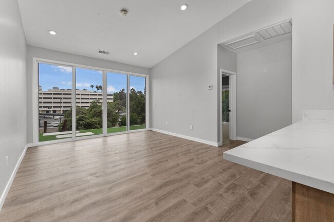 Building Photo - Overlooks SDSU!