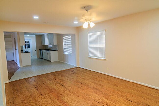 Building Photo - 3348 Mapleleaf Ln