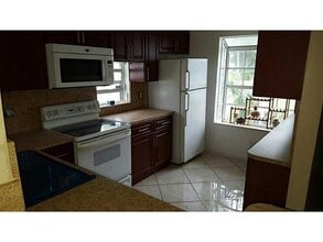 Building Photo - 4674 Lakeside Cir