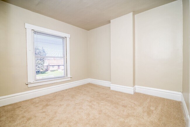 Foto del edificio - 402 Woodland Ave