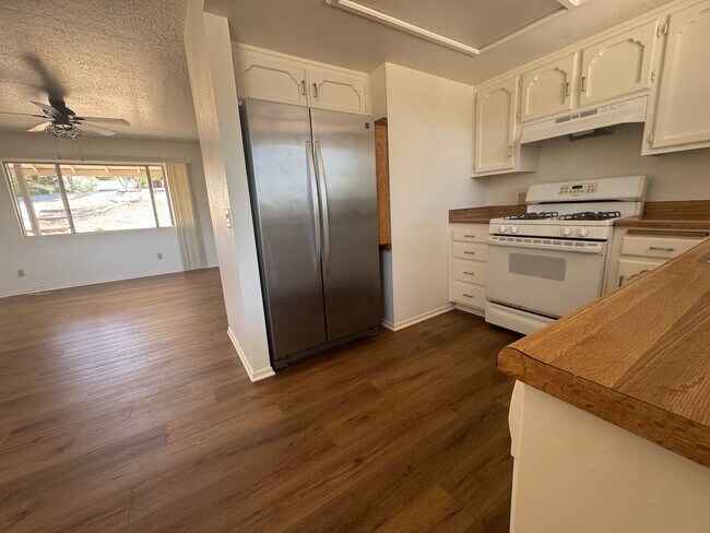 Building Photo - Home for Lease - 3 Bedrooms, 2 Baths, 2 Ca...