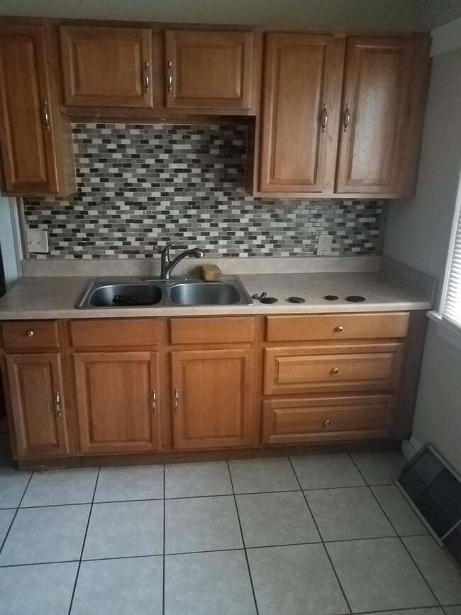 Building Photo - 3656 Chelton Rd