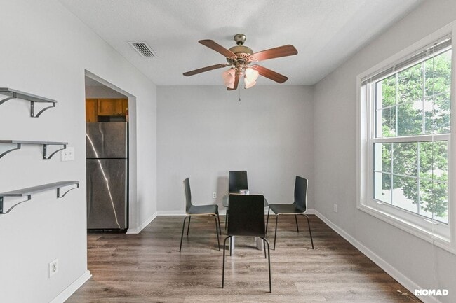 Building Photo - 219 Pompano Dr SE