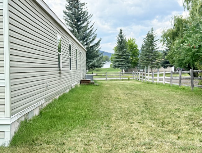 Building Photo - 3 Bed 2 Bath Mobile Home on Half Acre in South Kalispell