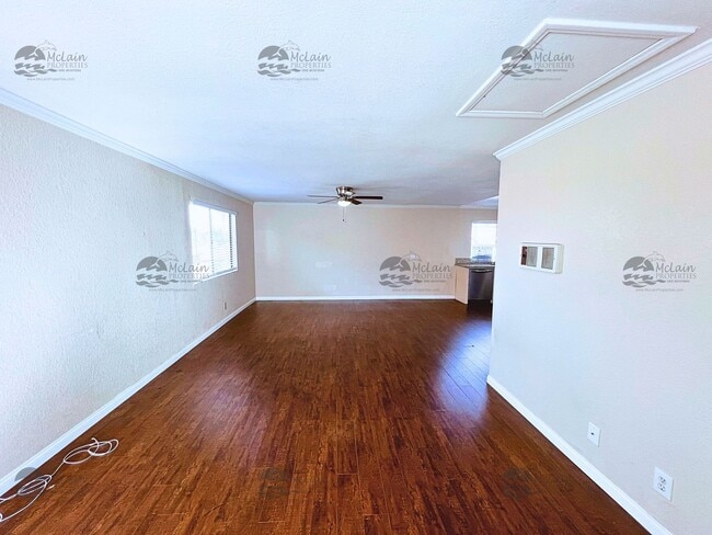 Foto del edificio - 3 Bed/2 Bath Two Story Townhome in Gated Community