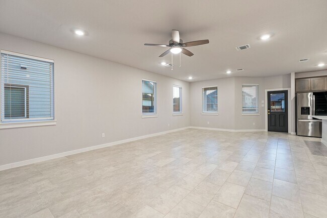 Foto del edificio - Beautiful 4 bedroom, 3 bathroom home in Hu...