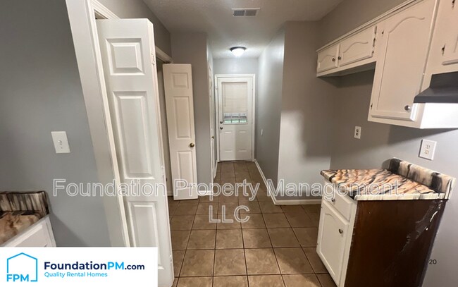 Foto del edificio - 5818 Ashridge Pl