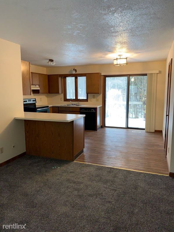 Building Photo - 2 br, 1 bath Duplex - 15116 Hickory St.