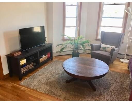 Primary Photo - 5 Berkshire Pl
