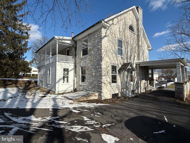 Building Photo - 135 Fort Loudon Rd