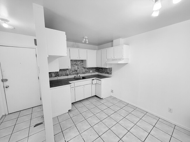Building Photo - 114 Rue des Textiles