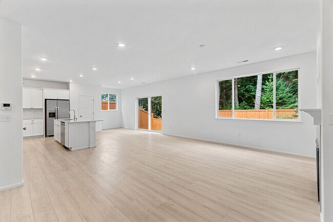 Foto del edificio - Two-Story Port Orchard Home