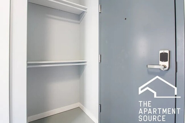 Photo - 4700 N Racine Ave (Chicago, IL) Apartment