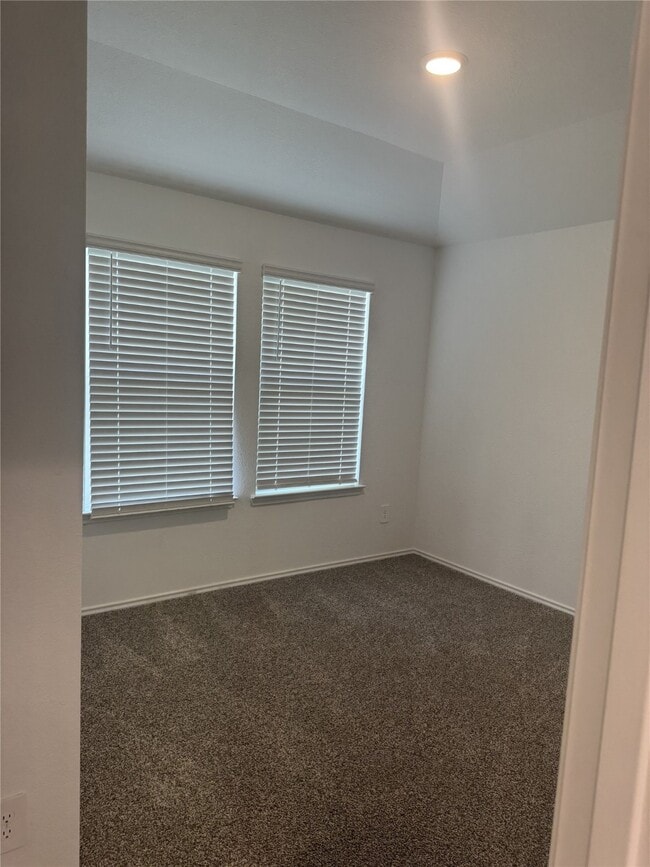 Building Photo - 5005 Almond Ter Dr
