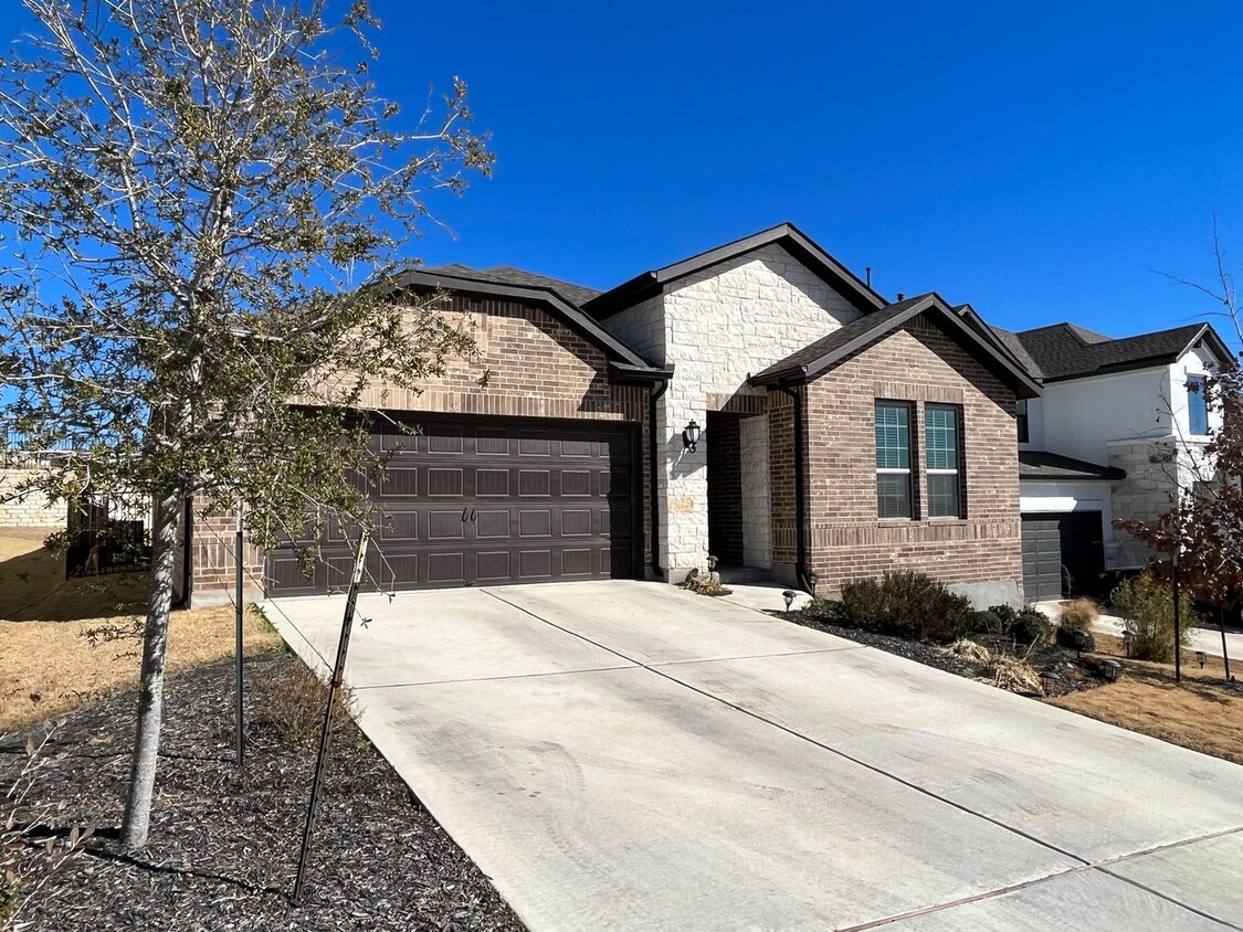 Primary Photo - Beautiful 4/3 WITH POOL in Travisso
