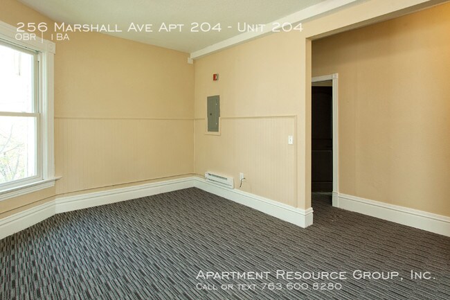 Building Photo - Amazing Cathedral Hill Studio Apartment