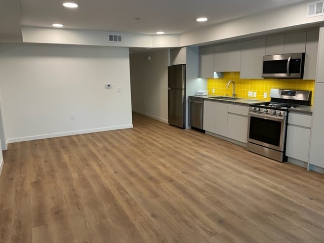 Building Photo - 6363 Tyrone Ave