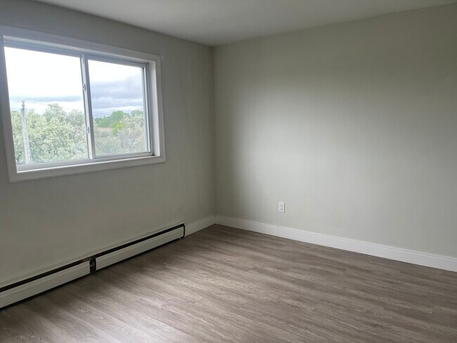Building Photo - Renovated 1 Bedroom Unit, Kitchener