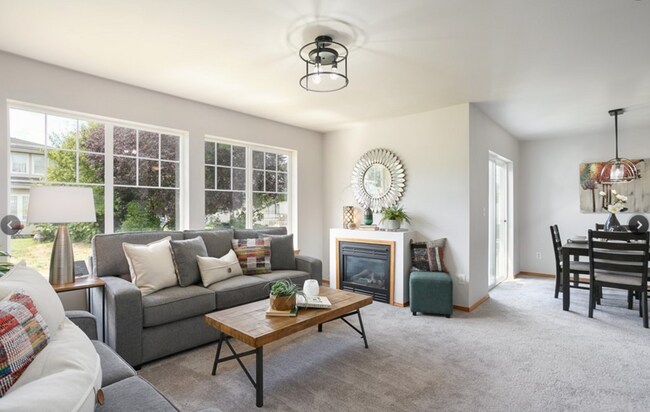 Relax by the gas fireplace - 2829 Valencia St