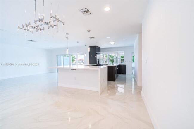 Foto del edificio - 5721 Bayview Dr