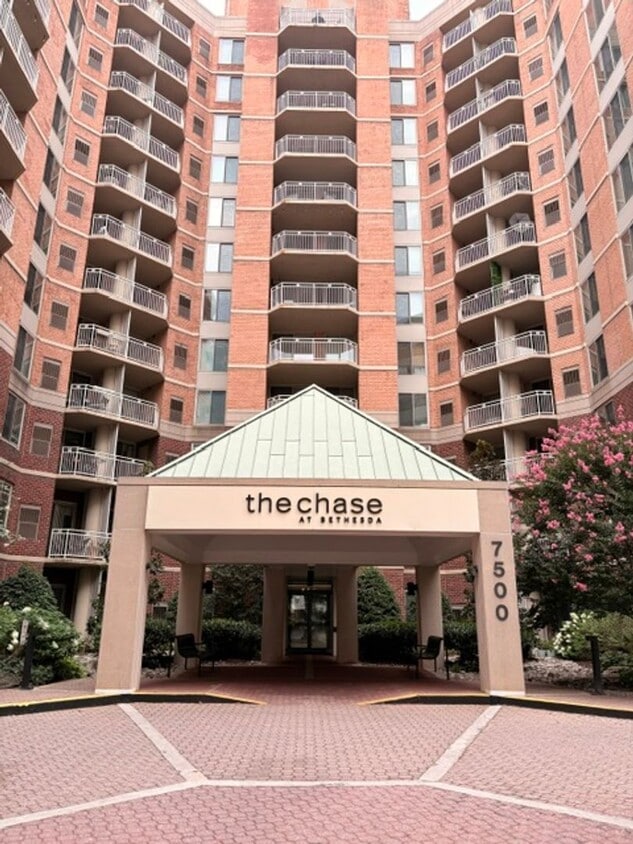 Photo - 7500 Woodmont Ave #907