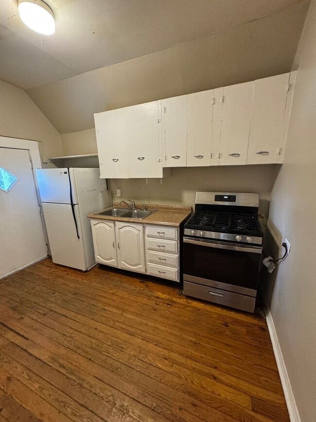 Building Photo - Charming 2 Bed 1.5 Bath in West Wash Park!