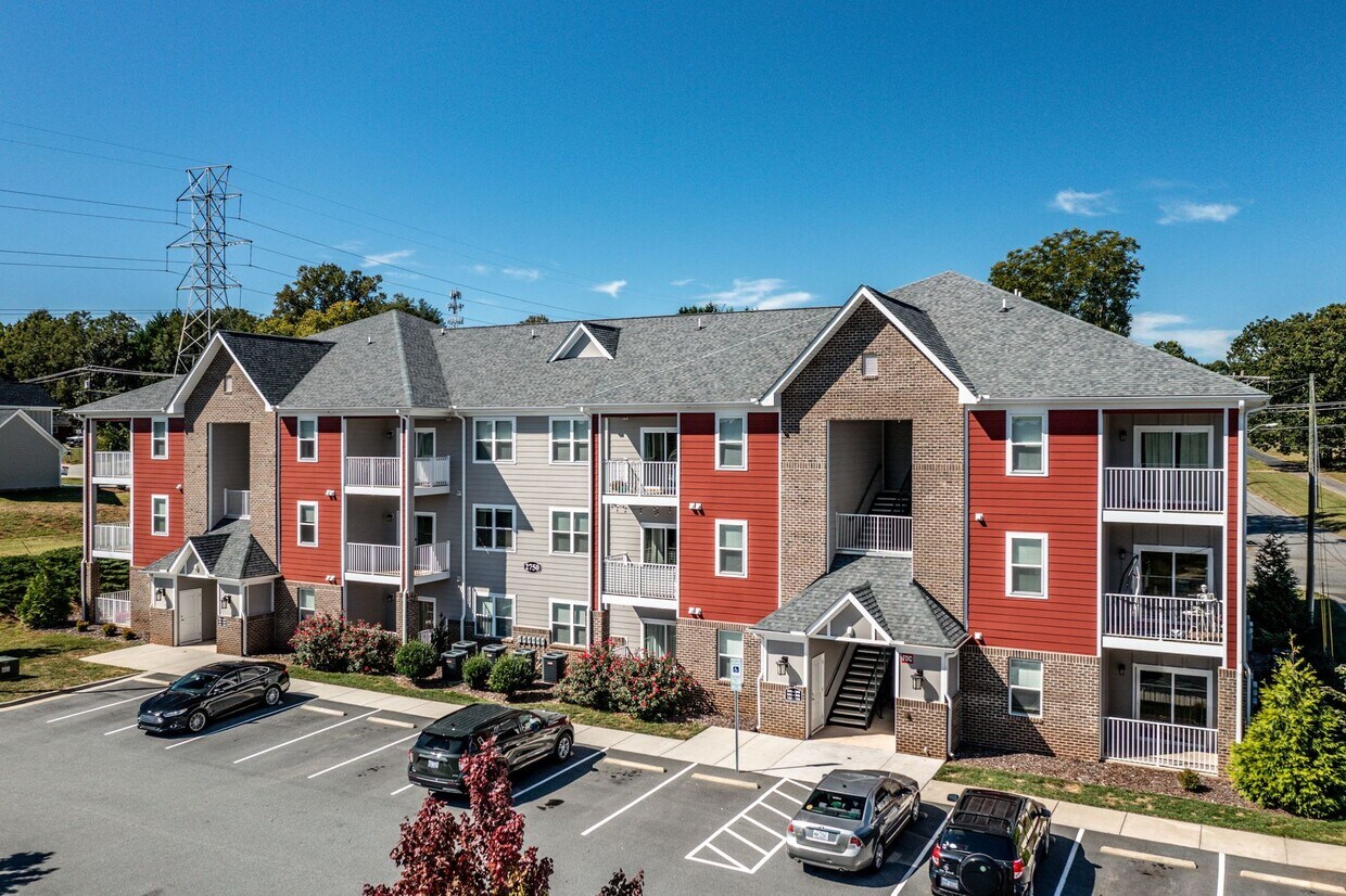 Hawks Landing Luxury Apartments 2778 2nd St NE Hickory, NC