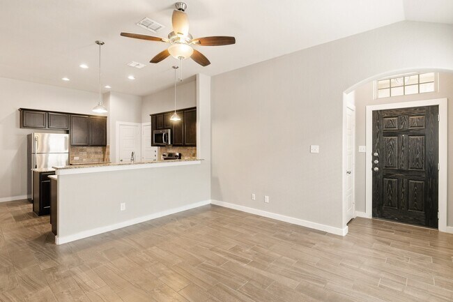 Foto del edificio - Beautiful 3 Bedroom Duplex Located in New Braunfels, Texas!