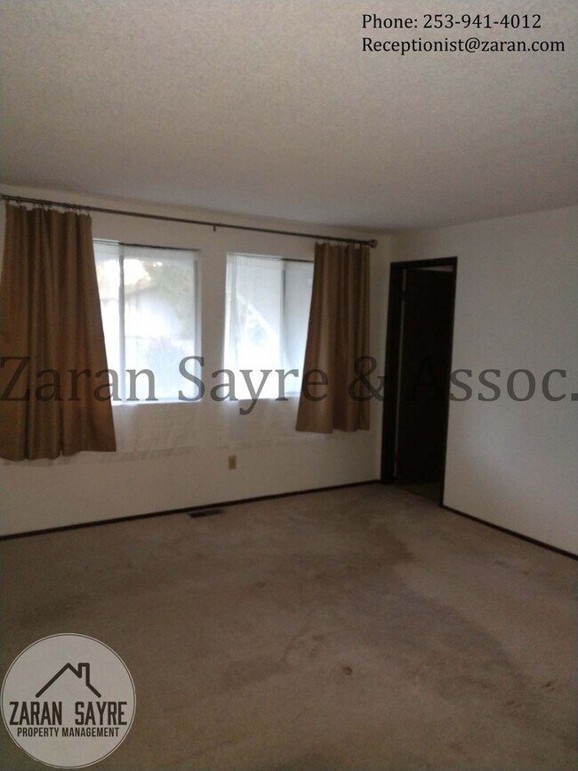 Building Photo - 362 - Large Rambler on 1/4 Acre Lot!!