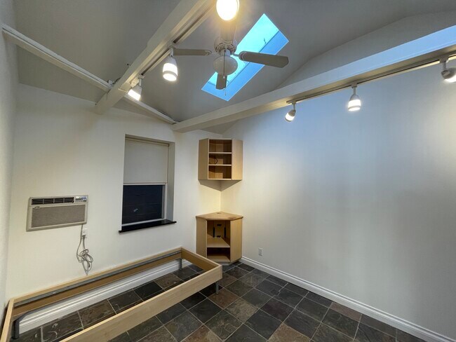 Studio - 141 Wilton Dr
