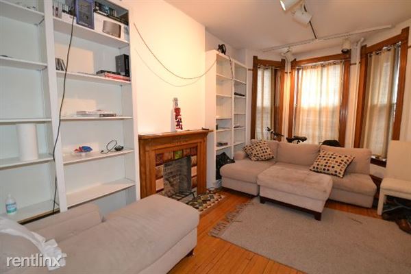 Building Photo - 2661 N Burling St