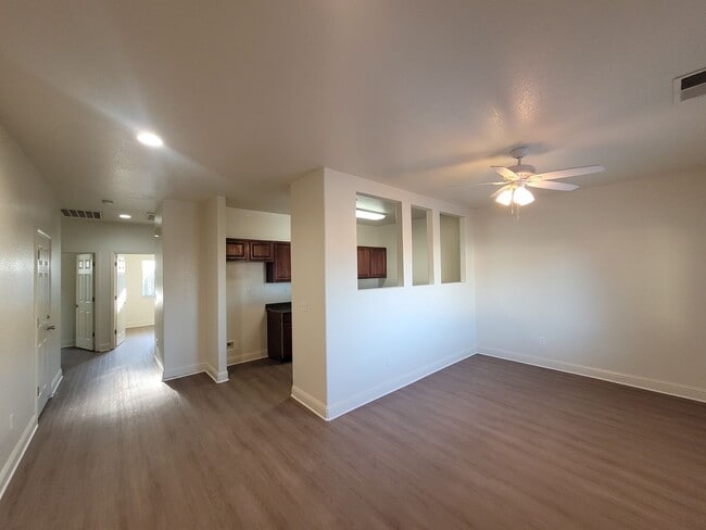 Building Photo - Three bedroom 1 bath with central heat and air