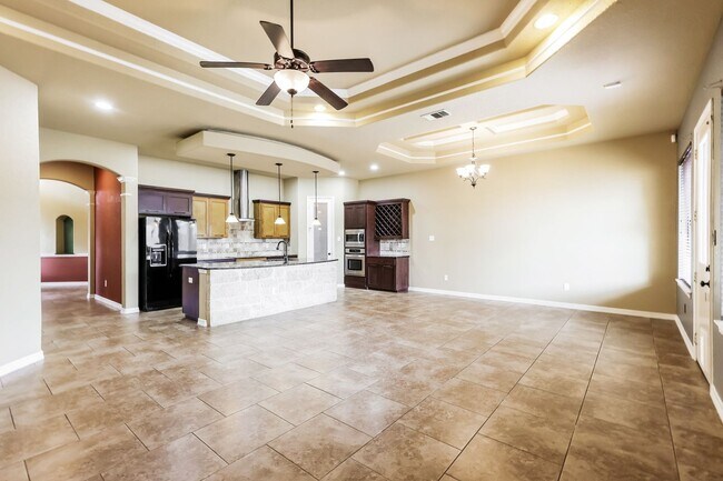 Foto del edificio - 4 bedrooms, 2,049 square foot only 7.5 mil...
