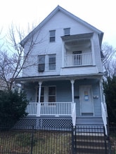 Building Photo - 65 Sargeant St