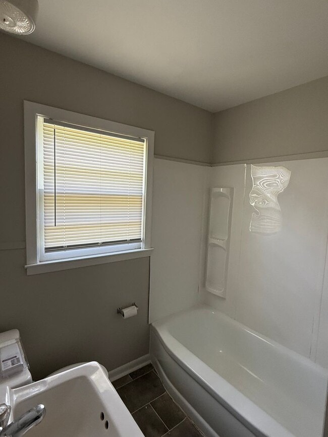 Building Photo - Charming 3-Bedroom Home in Spring Lake, NC