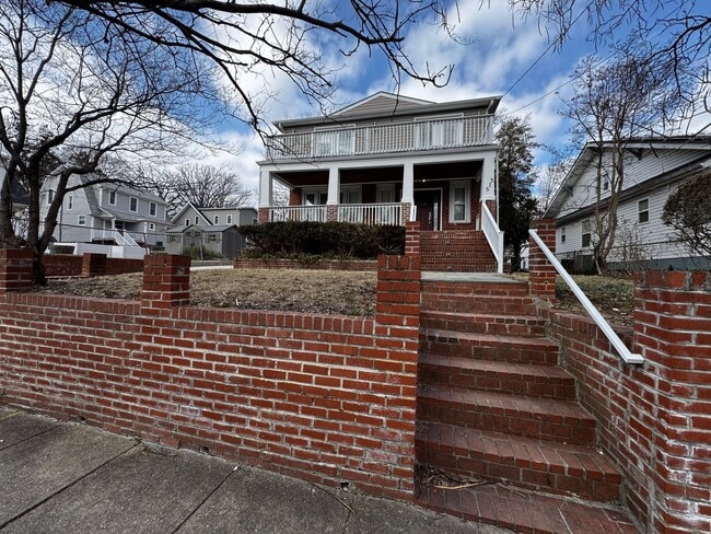 RENOVATED EXPANSIVE 5BD 4BA BRIGHTWOOD HOME - RENOVATED EXPANSIVE 5BD 4BA BRIGHTWOOD HOME