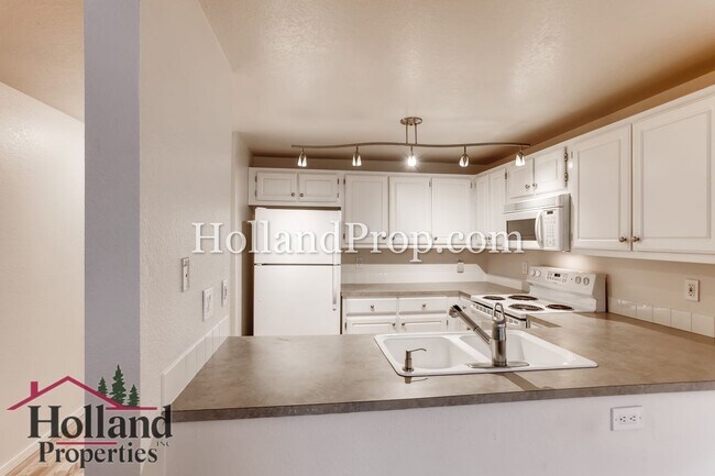 Foto del edificio - Great NW Portland Condo in Rock Creek ready for you!