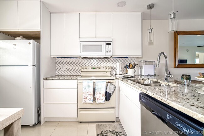 Foto del edificio - 7257 Golf Colony Ct