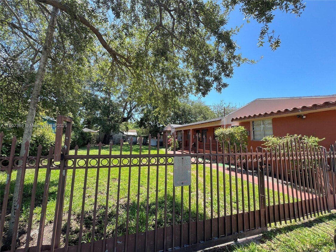 Primary Photo - 7535 NW 4th Ct