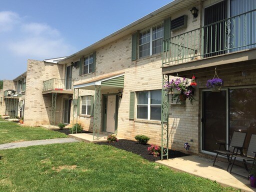 Building Photo - 1056 Pine Grove Cir