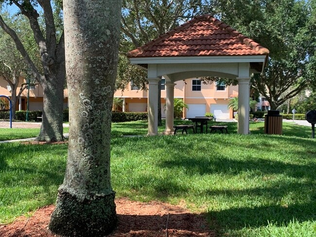 Foto del edificio - 2058 Alta Meadows Ln