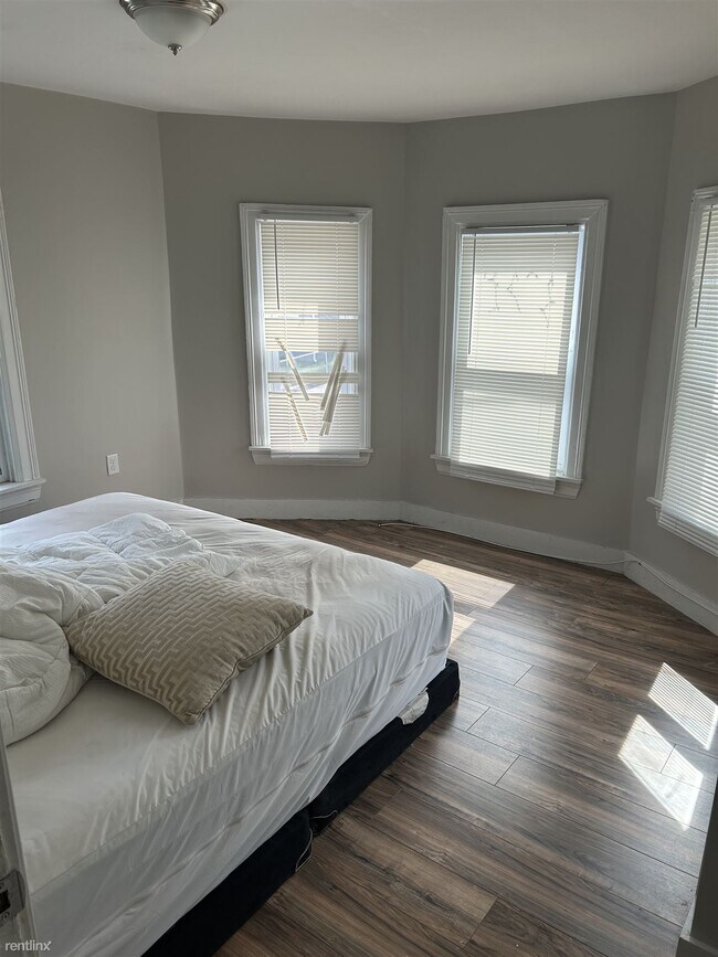 Building Photo - 3 br, 1 bath Duplex - 525 Union Avenue 2